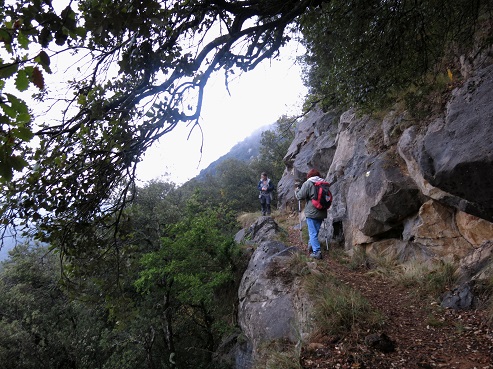 Tot caminant pel camí estret de 'Els Roquets'